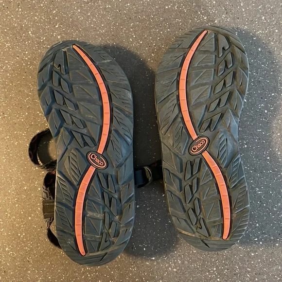 Mens Chacos - Picture 2 of 2